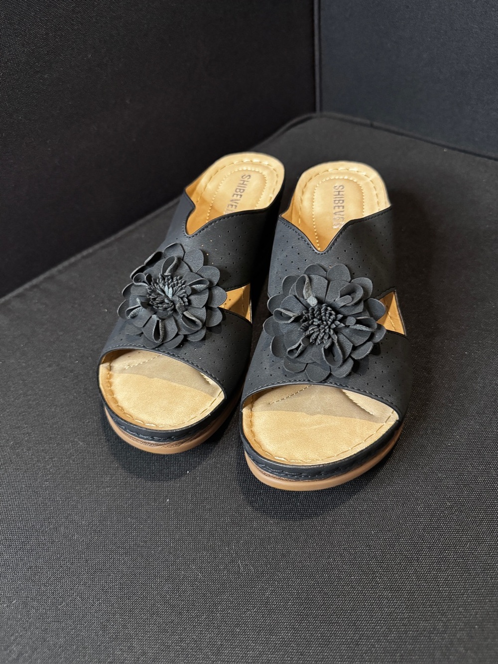 Shibever black flower wedge sandals size 10